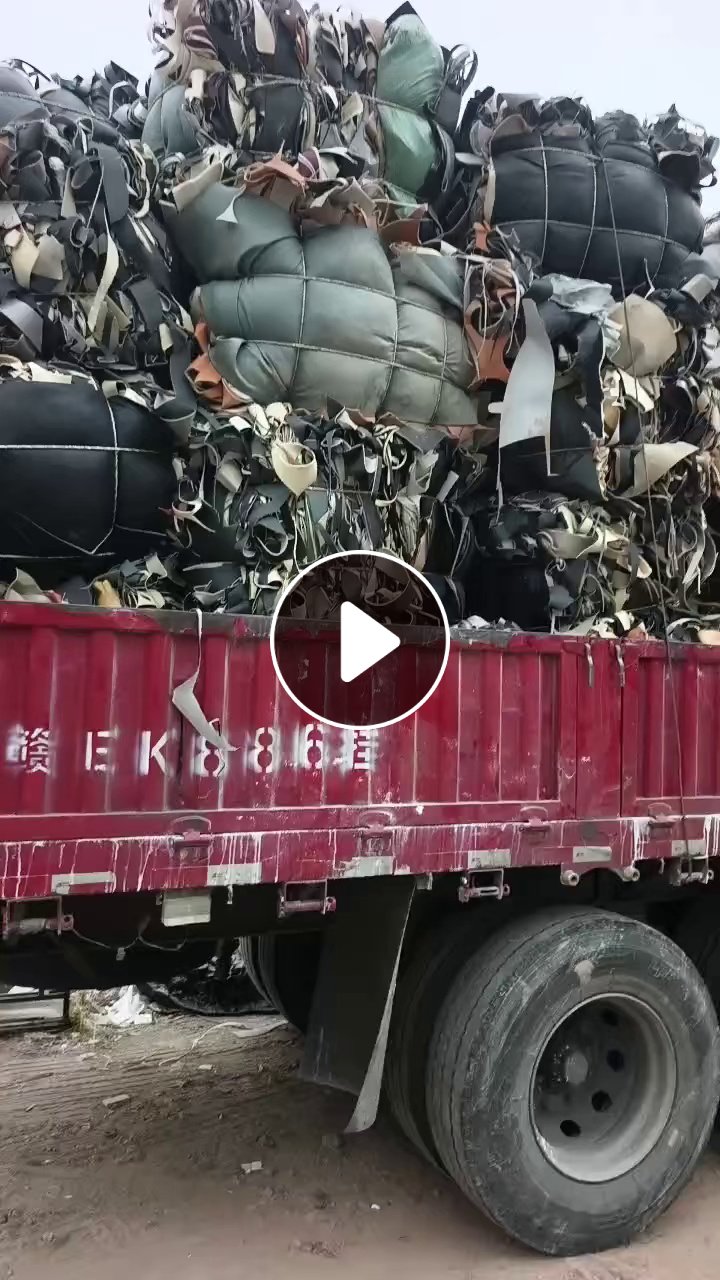 长期大量出售汽车皮革下脚料，汽车坐垫PVC皮革边角料，环保和不环保都有，月供1400吨