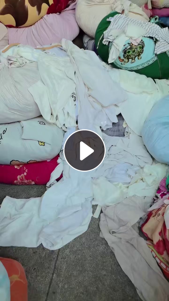 出售旧衣服大白，白料，开花料，现货有四五十吨，厂在湖北咸宁