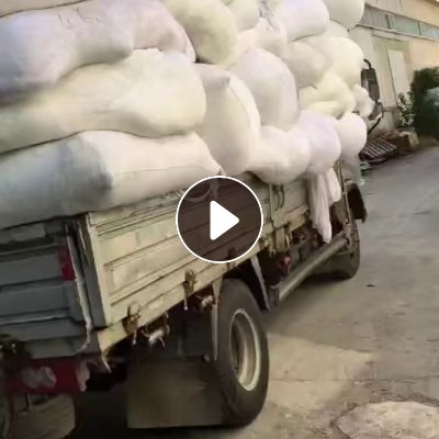 长期出售白色涤纶开花料，涤纶废布，带浆的，月供30吨