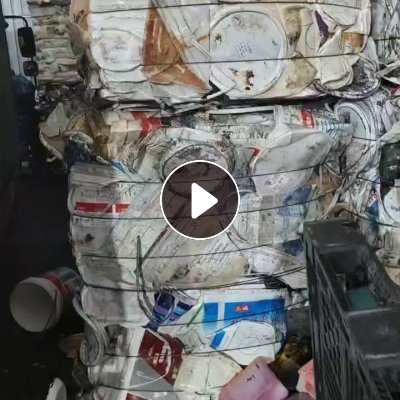 常年出售奶白桶压块，涂料桶压块