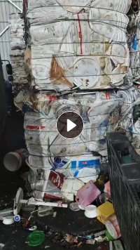 常年出售奶白桶压块，涂料桶压块