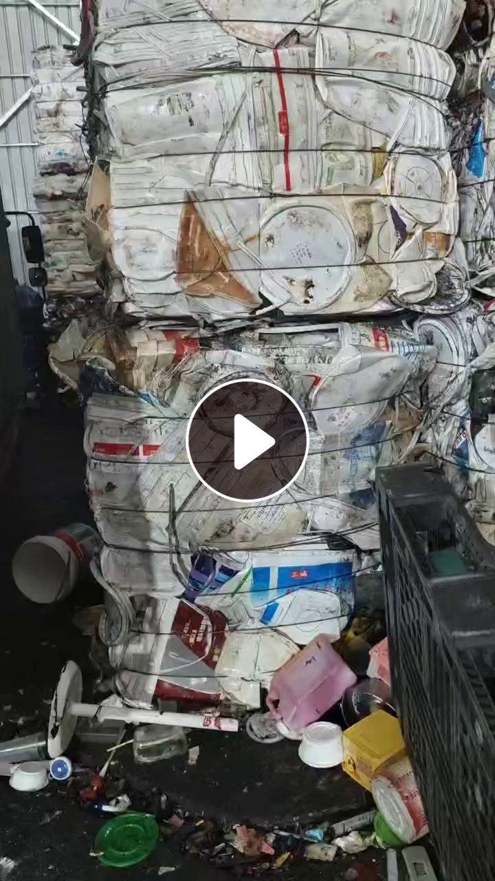 常年出售奶白桶压块，涂料桶压块