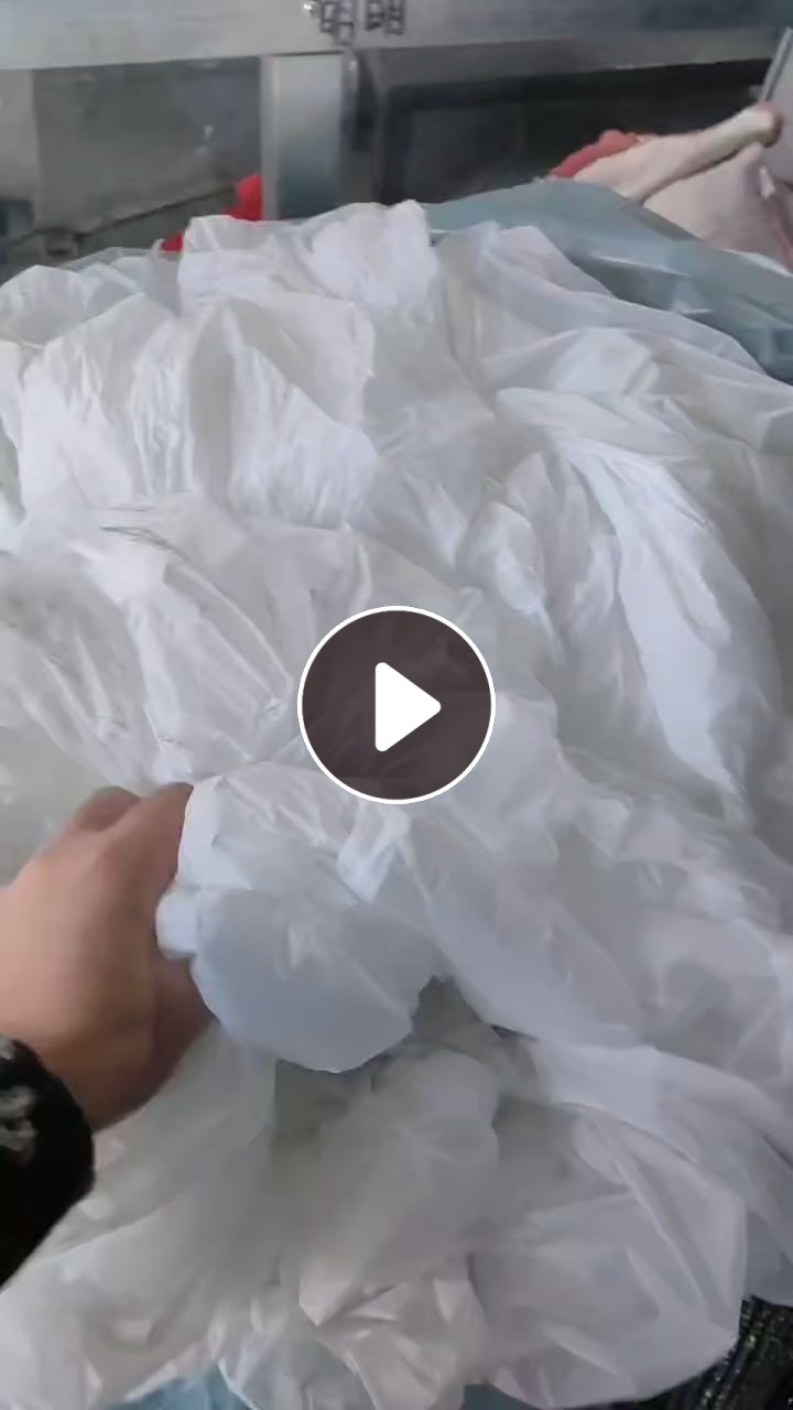 出售PU膜边角料，不带胶，是自己厂生产PU膜下来的边角料，月供2吨