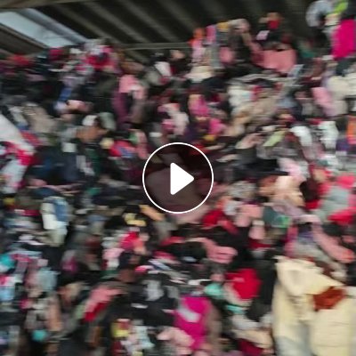 长期出售旧衣服黑料，废布料，燃烧料，旧衣服黑料现货二十九吨