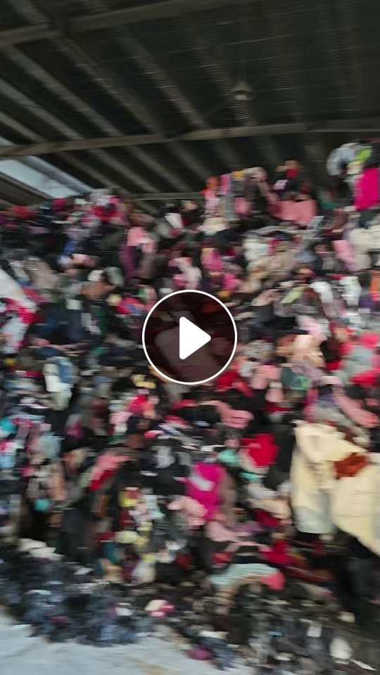 长期出售旧衣服黑料，废布料，燃烧料，旧衣服黑料现货二十九吨