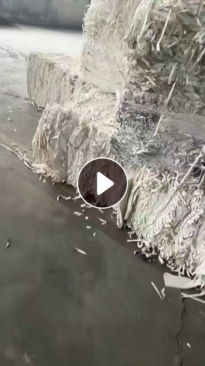 出售PVC壁纸边角料，底层是纸，上面是PVC，现货20多吨