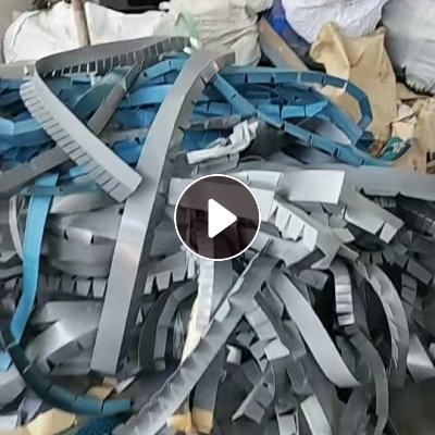 长期出售PE钢卷皮毛料，漂沉都有，可分开，现货15吨左右