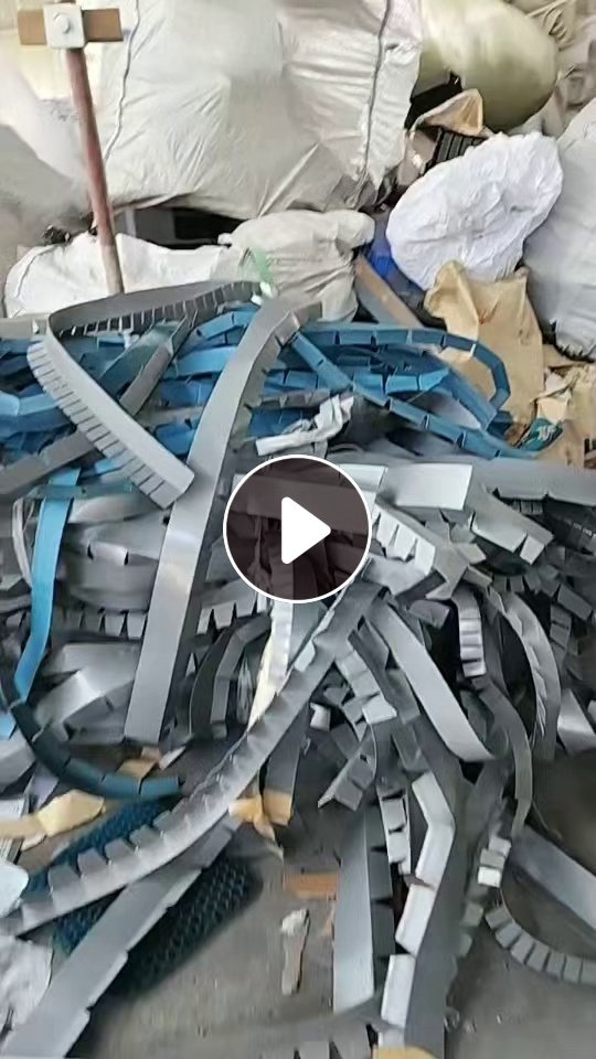 长期出售PE钢卷皮毛料，漂沉都有，可分开，现货15吨左右