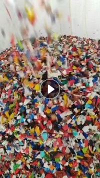 长期出售PP涂料桶破碎料，花桶破碎料，现货十吨