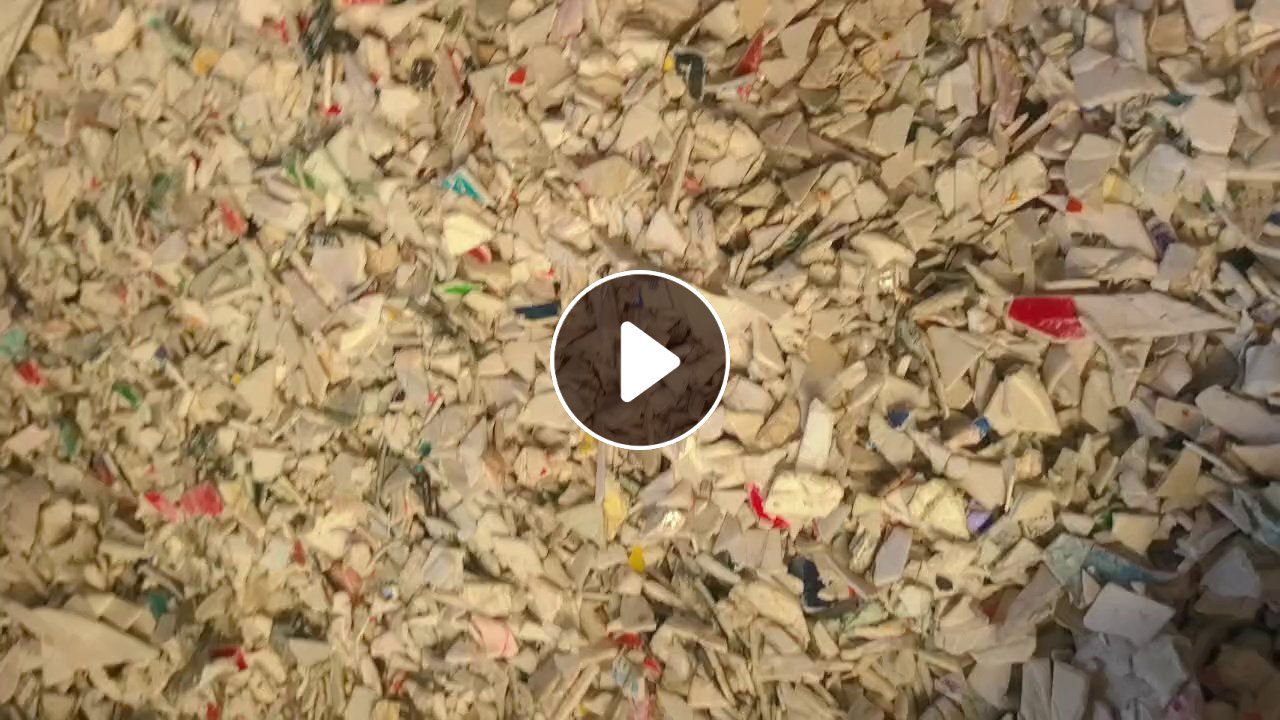 出售白色涂料桶破碎料，白色带字，水粉甩干，现货够挂