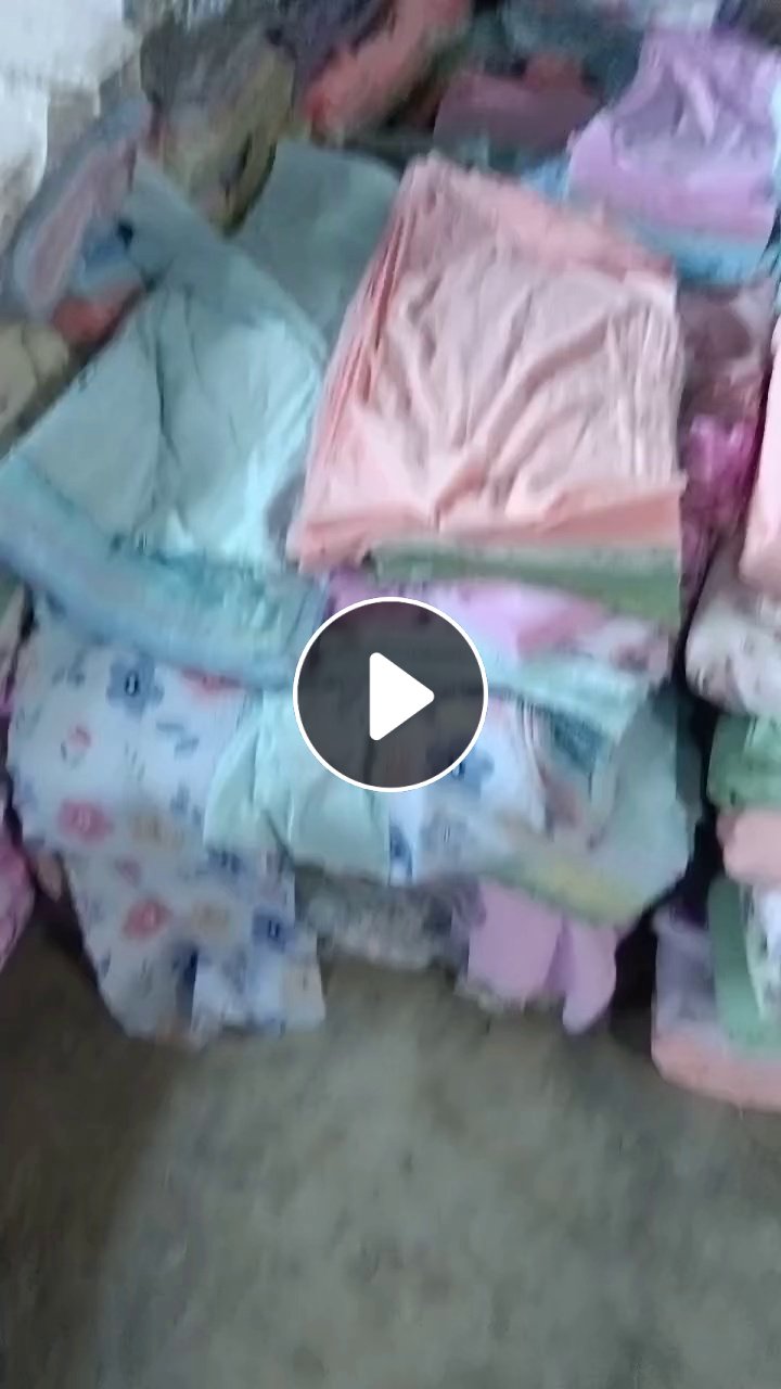 厂家长期出售涤纶废布化纤废布，做床单加工下来的废布大块布，可以做枕套小孩被套门帘，现货十几吨