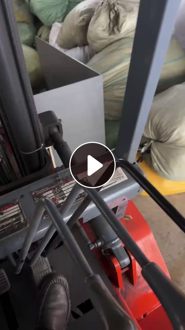 长期大量出售涤纶废布，氨纶废布，造粒布，两三天就有9.6米一车，货在福建泉州