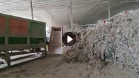 装修垃圾消纳场出售分拣出来压包后建筑垃圾膜，炼油用，月供300多吨