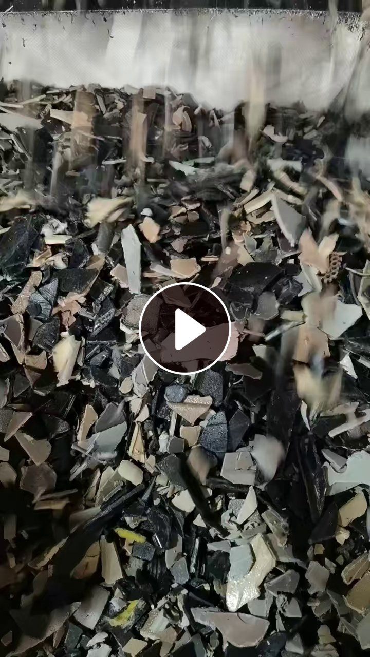 出售PP汽车内饰破碎料，保险杠破碎料，水破的，月供200吨