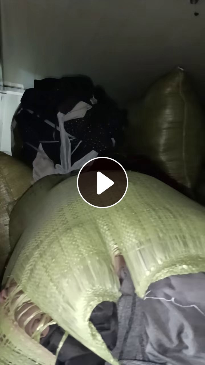 长期出售涤棉擦机布，复合厂下来的，白色杂色加起来有十几吨，货在浙江湖州