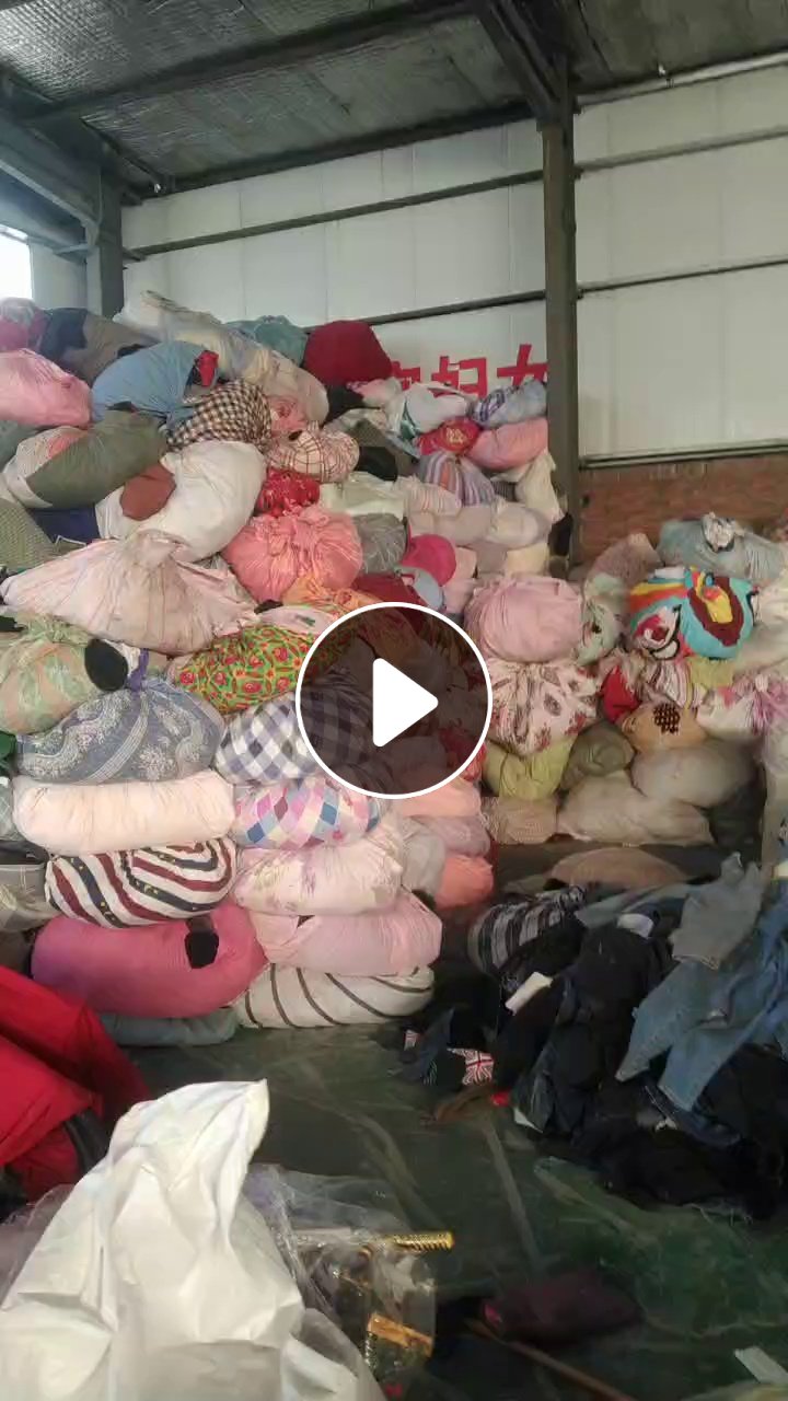 长期出售旧衣服黑料，燃烧料，现货有20吨左右