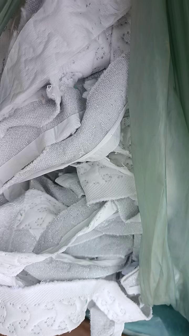 长期出售空气层下脚料，空心丝下脚料，空心丝，现货50吨