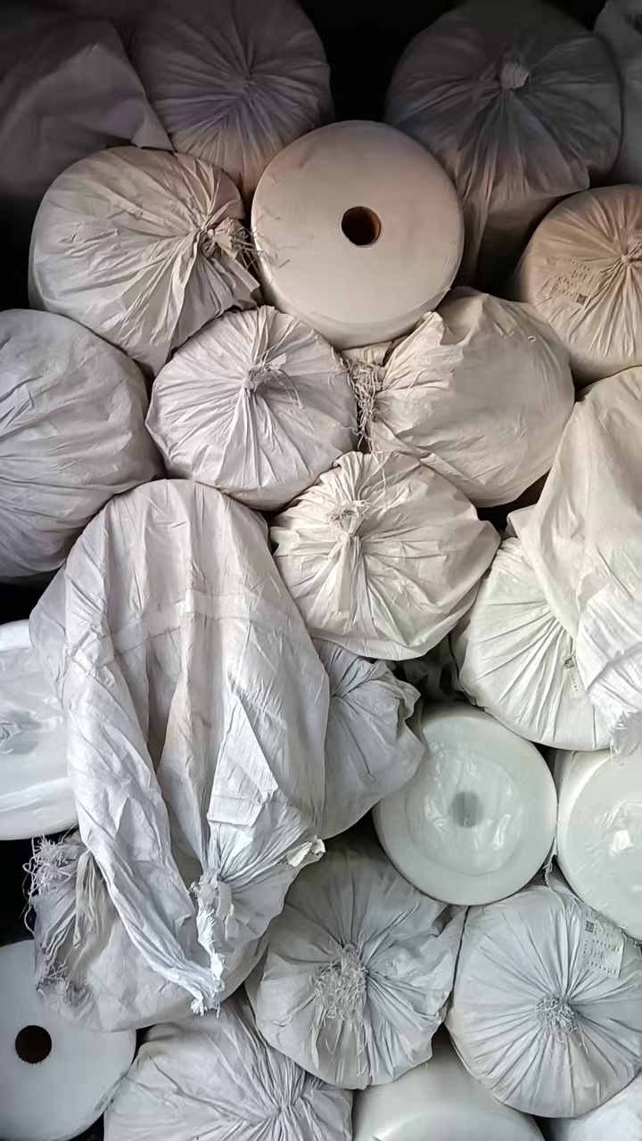 长期出售针织布，梭织布，库存布，库存面料，有白坯布，也有印花布