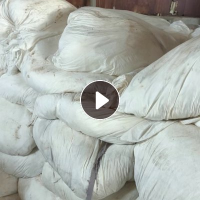 长期出售大块的涤纶磨毛布，涤纶废布，现货60吨，货在江苏宿迁