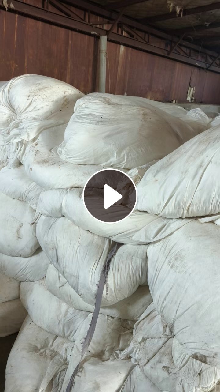 长期出售大块的涤纶磨毛布，涤纶废布，现货60吨，货在江苏宿迁