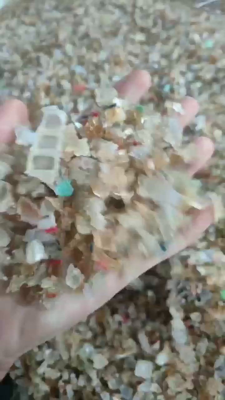 出售风电厂PVC钢丝管破碎料，一级PVC水管破碎料