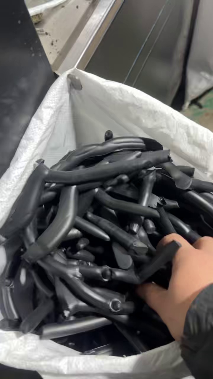 常年出售黑色EVA废料，加温，软的