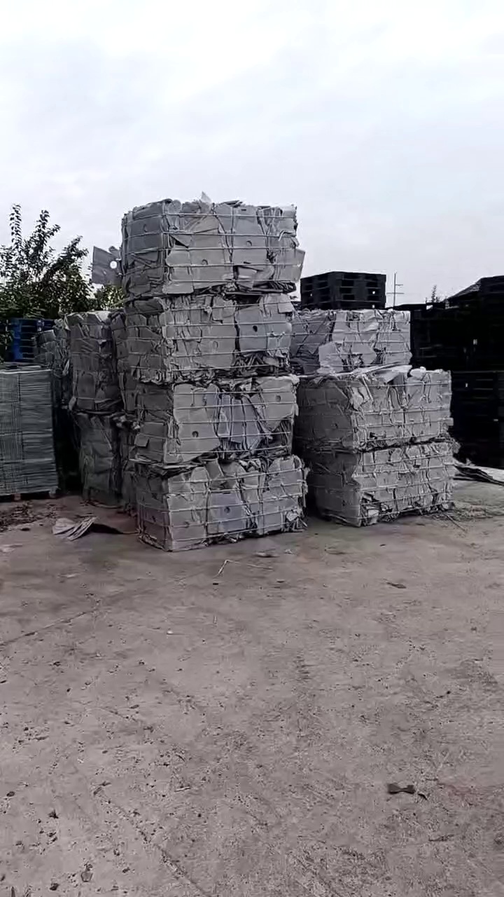 出售灰色空心板毛料，已压块，现货40吨