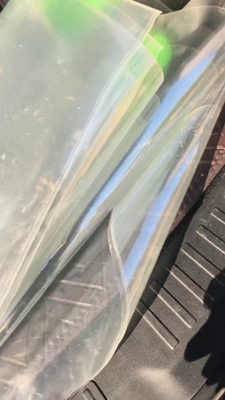 出售TPU车衣膜边角料，有白色和蓝色的，月供2挂车