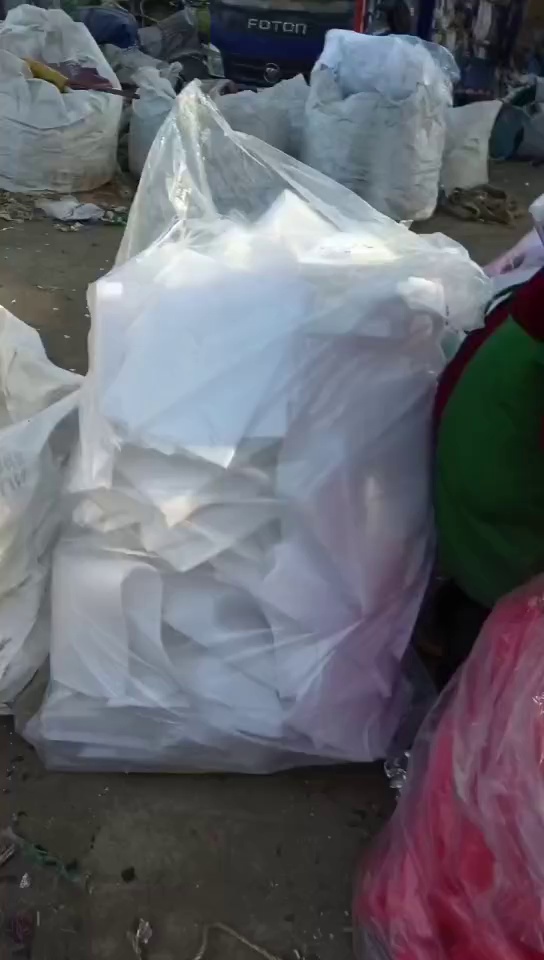 出售珍珠棉废料，现货六七吨，其中红色1吨左右