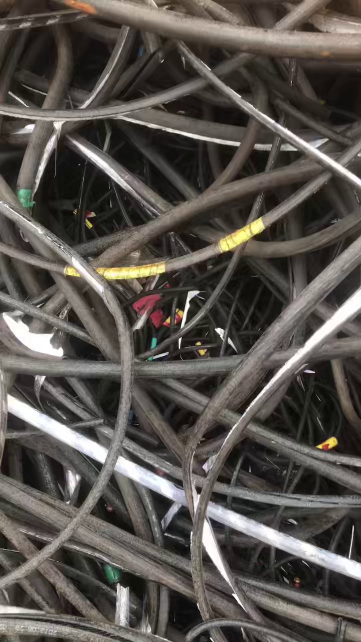 出售电缆皮毛料，是从火车上拆下来的，现货20多吨