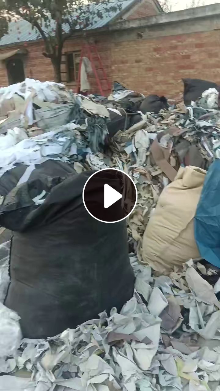 出售涤纶废布，涤纶碎布，有带涂层，可以当黑料卖，现货有20吨，货在江苏宿迁