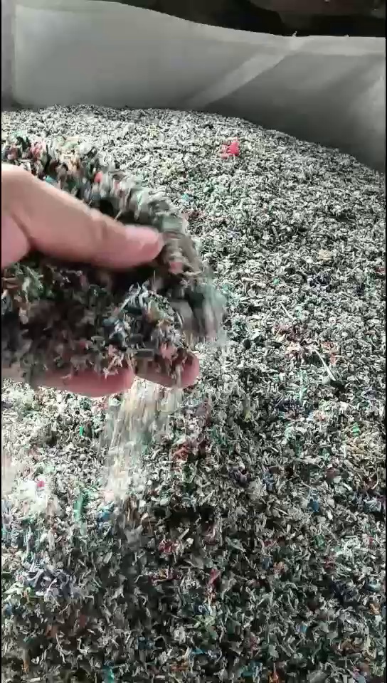 出售电线皮破碎下来的PP.PE上漂料，月供1000吨，有3种档次