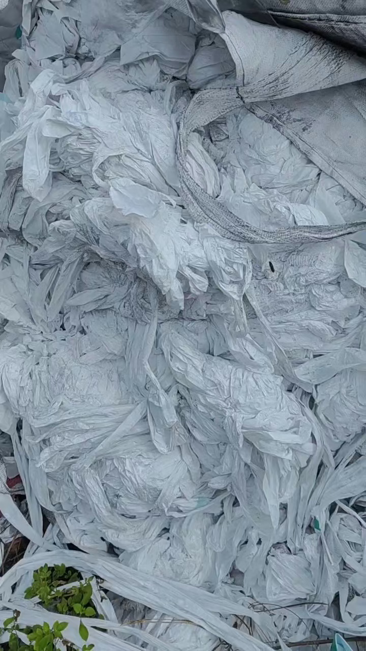 出售PE电池膜边角料，带涂层的，现货200吨