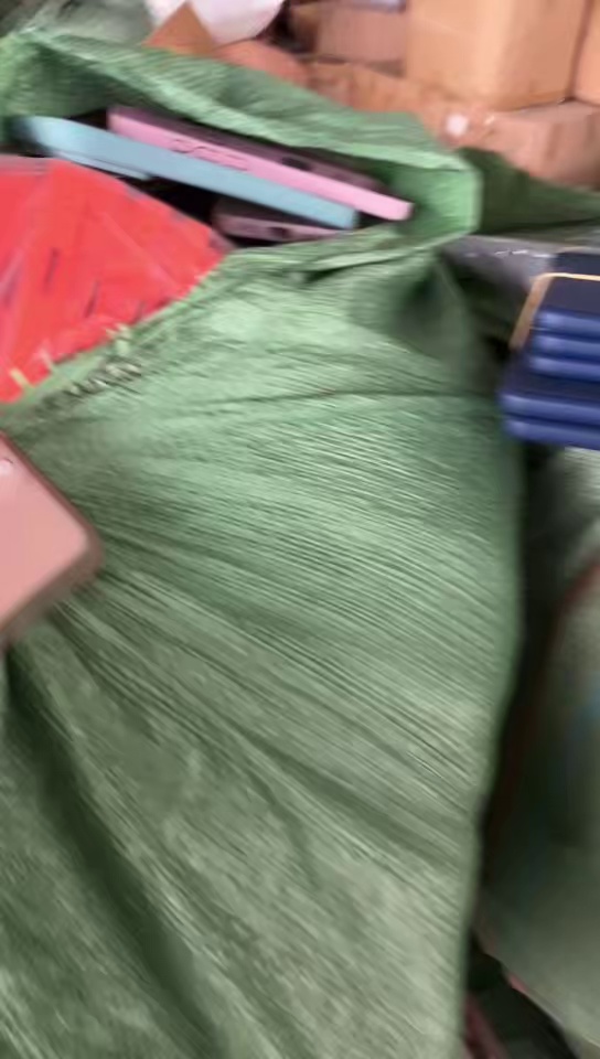 出售PC手机壳废料，带油漆，现货几吨