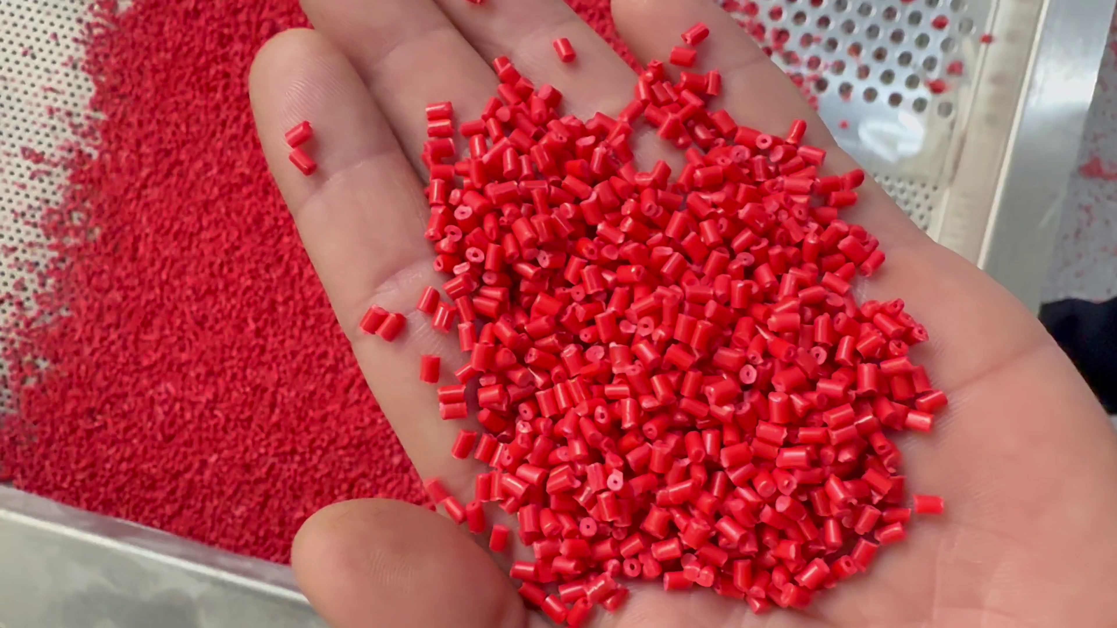 出售PP无纺布颗粒  每月900吨，现货700吨