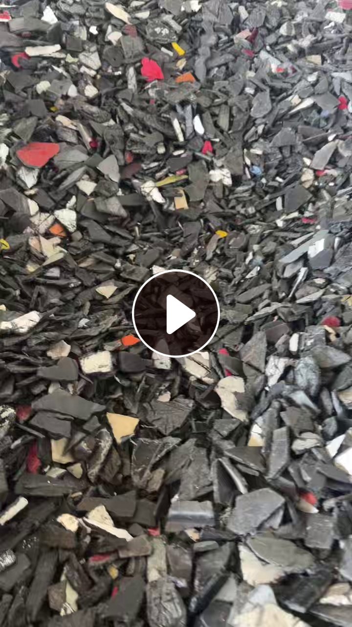 出售PP保险杠破碎料，带漆的，现货30吨左右，月供60-70吨