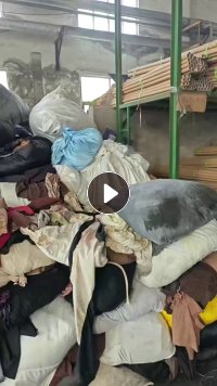 长期出售染厂下来的麂皮绒次品卷材布，麂皮绒布，涤纶布，氨纶都有，氨纶占4-5成，现货20多吨