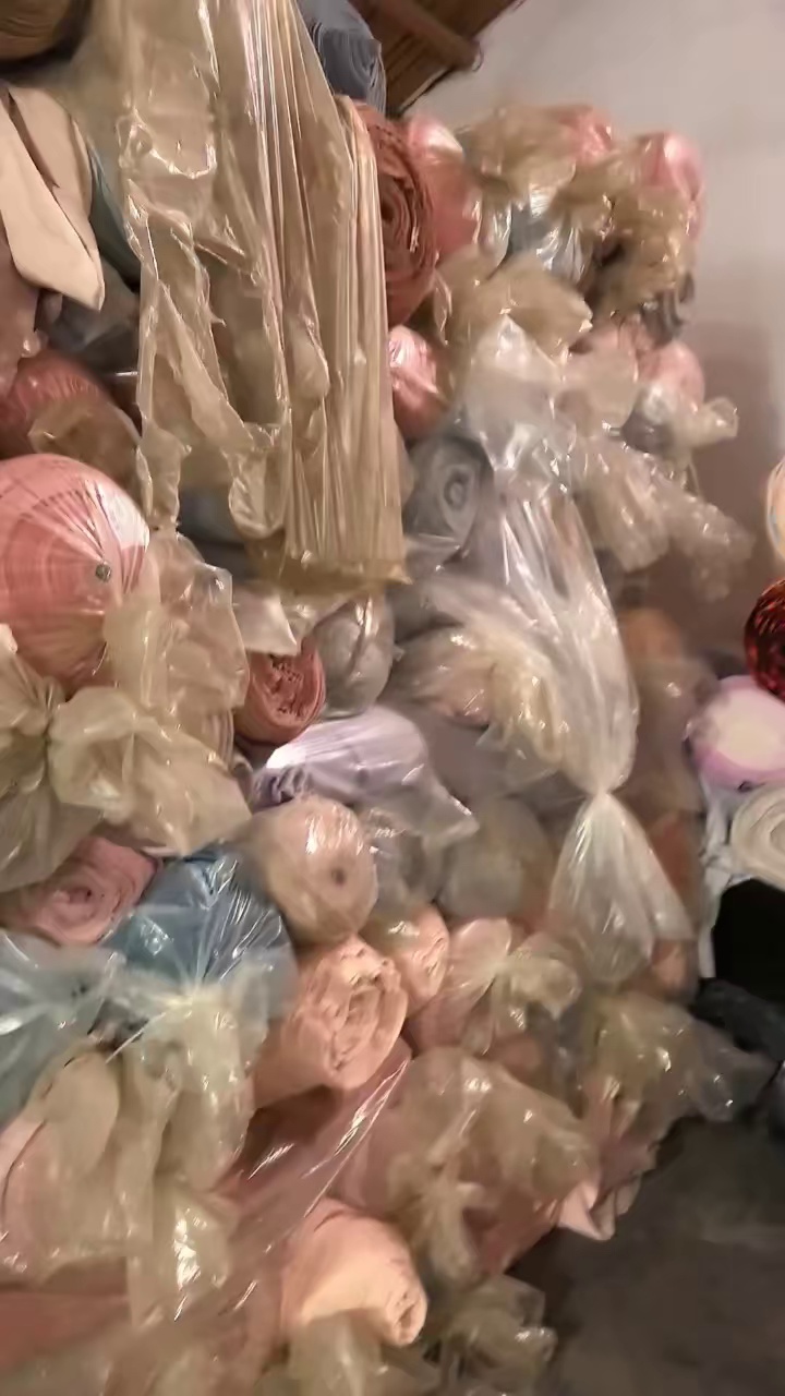 长期大量出售库存绒布牛奶绒法兰绒，大卷小卷都有，现货100多吨，货在江苏苏州