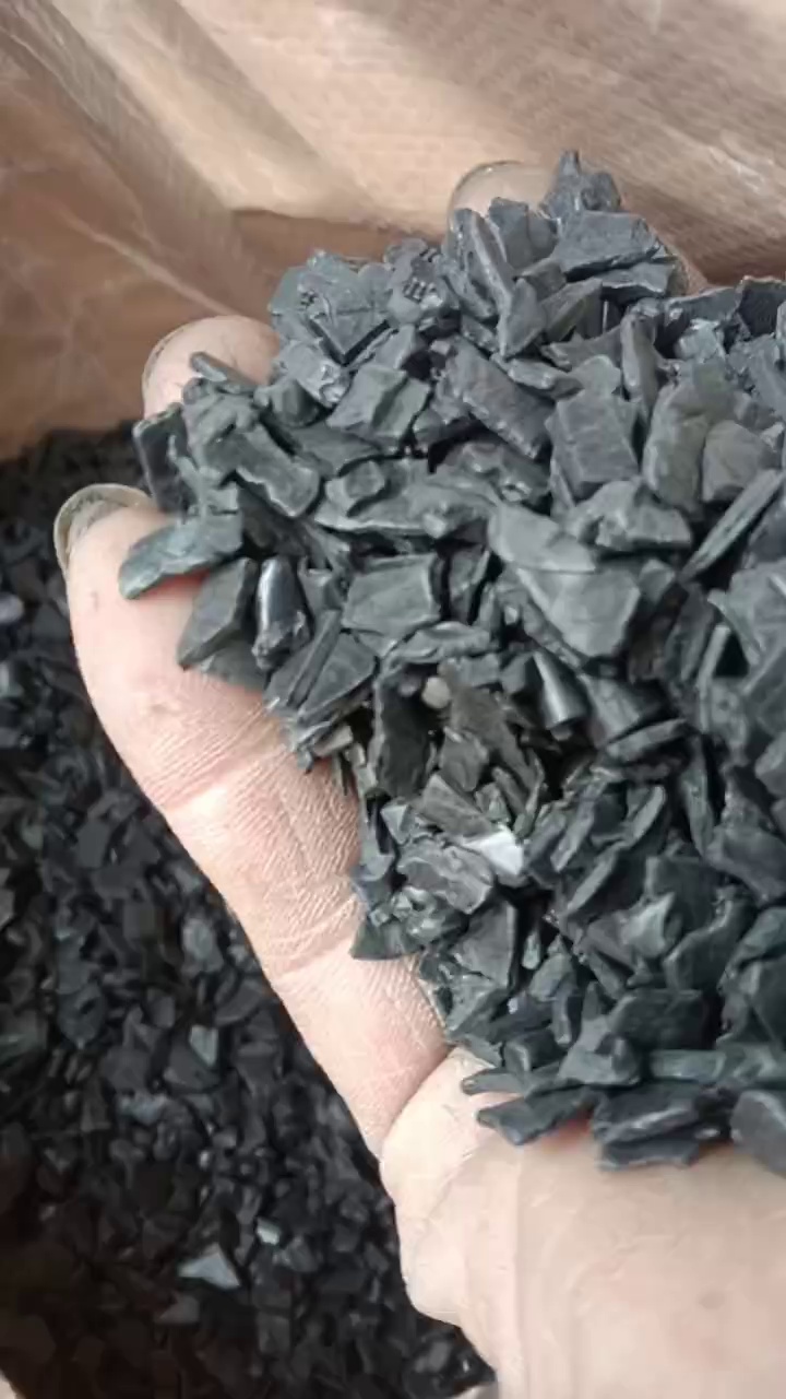 出售黑色PC破碎料，电子厂下来的产品破碎的，冲击10个，月供30几吨