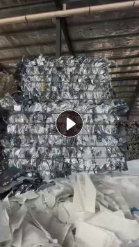 出售铝塑膜废料，电子厂装电子元件下来的，没有杂质，能拿来炼油，现货9.6一车