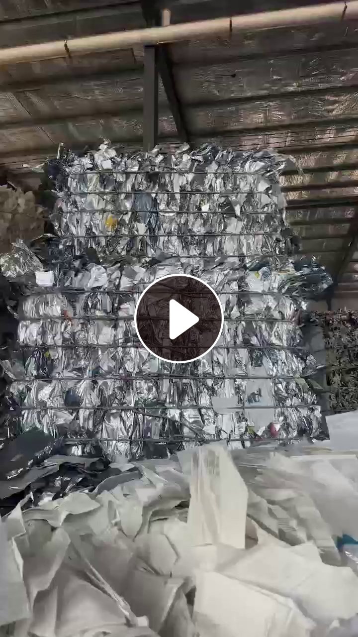 出售铝塑膜废料，电子厂装电子元件下来的，没有杂质，能拿来炼油，现货9.6一车