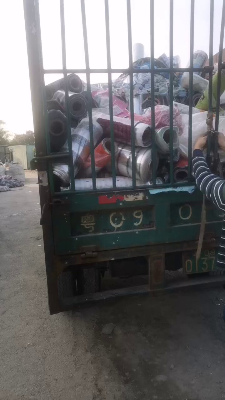 出售PET花膜，烫金膜，用来打绳的，现货40/50吨