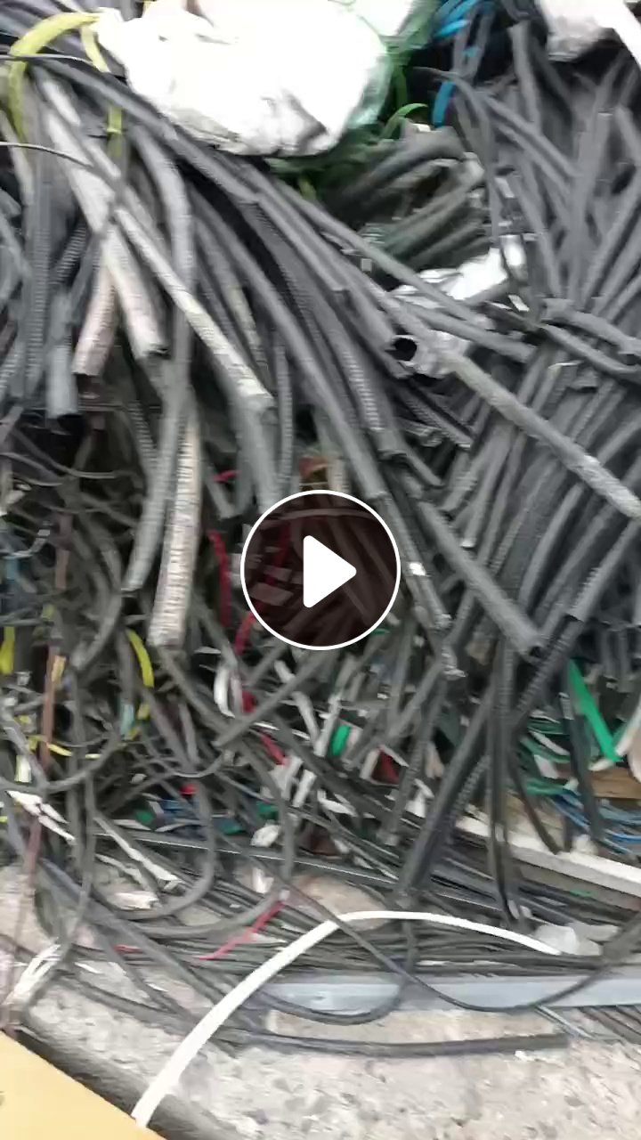 出售PVC电缆皮电线皮毛料，现货几吨