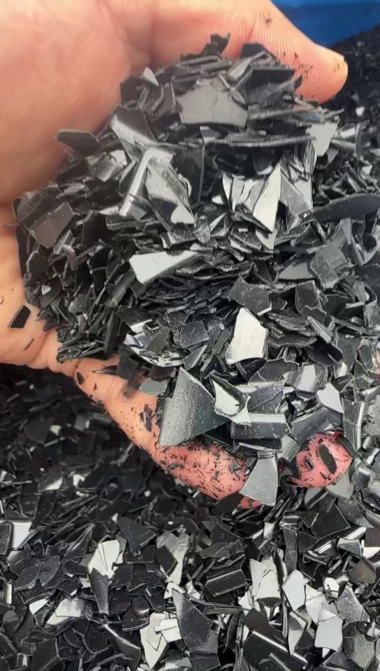 长期出售黑色pet吸塑盒破碎料，月供30吨