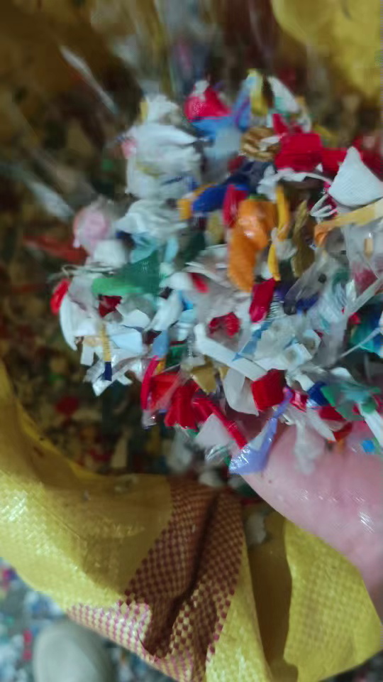 出售PET瓶盖破碎料，现货40吨