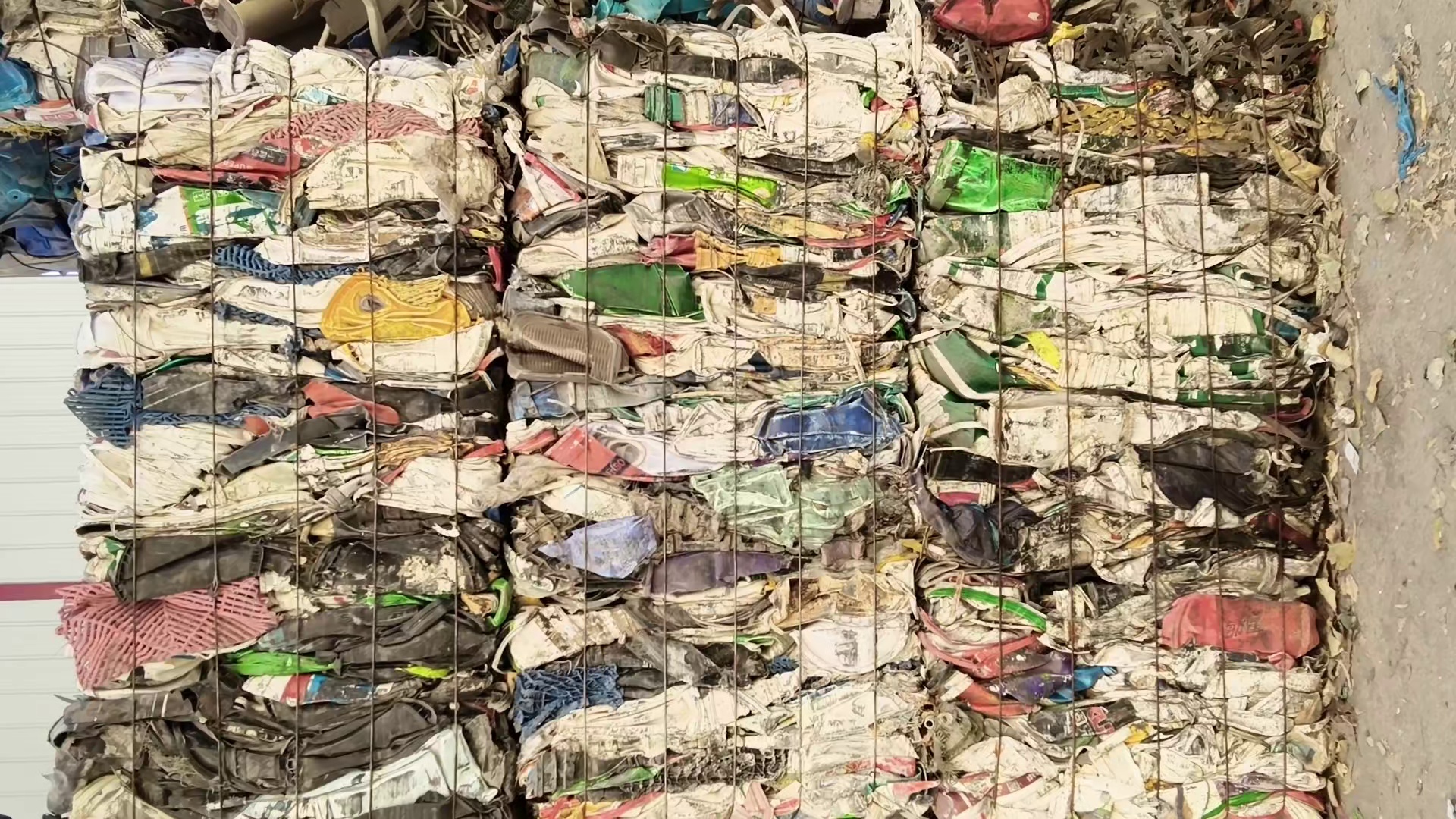 求购涂料桶压块和破碎料，需求量1000吨