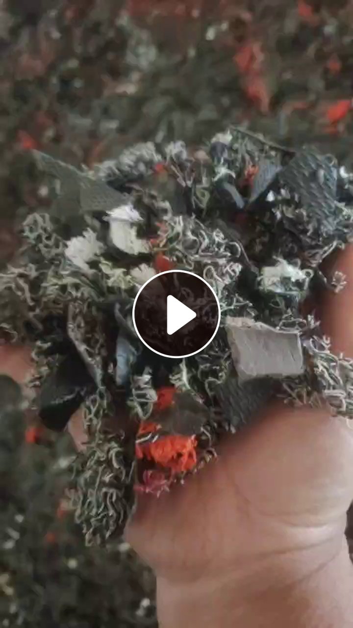 常年出售PVC地毯丝破碎料