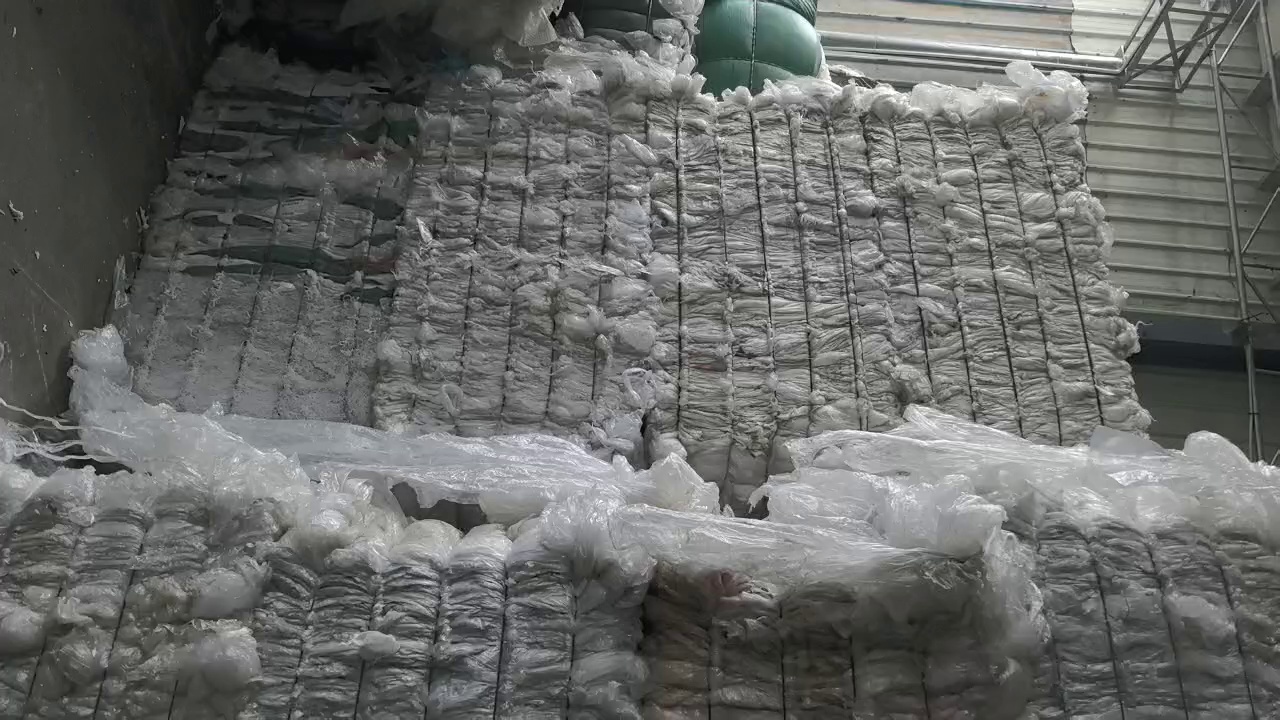 出售干造高压膜废料，纯保鲜膜废料，现货二十来吨