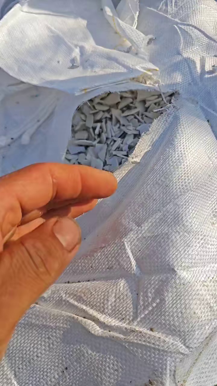 出售PP洗衣机破碎料，水粉的，大白现货70吨，二白70吨，花料35吨