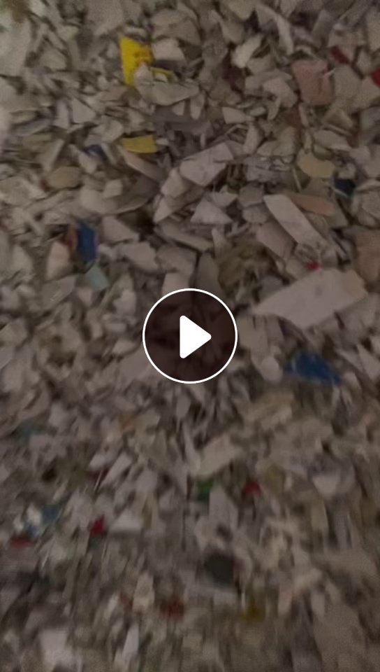 出售涂料桶破碎料，水破锅水池甩干的，现货9.6一车